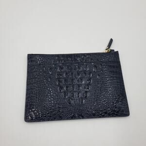 Vicenzo Leather Textured Wristlet Pouch in Blue